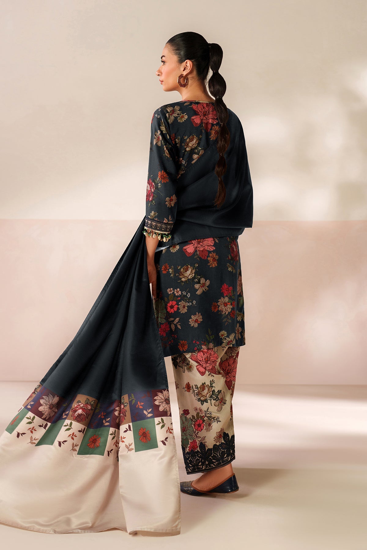 Baroque Prints 3-Piece Digital Print Viscose Suit with Printed Shawl.
