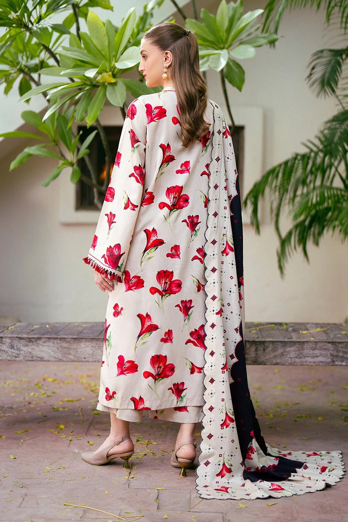 Baroque Prints 3-Piece Digital Print Viscose Suit with Printed Shawl.