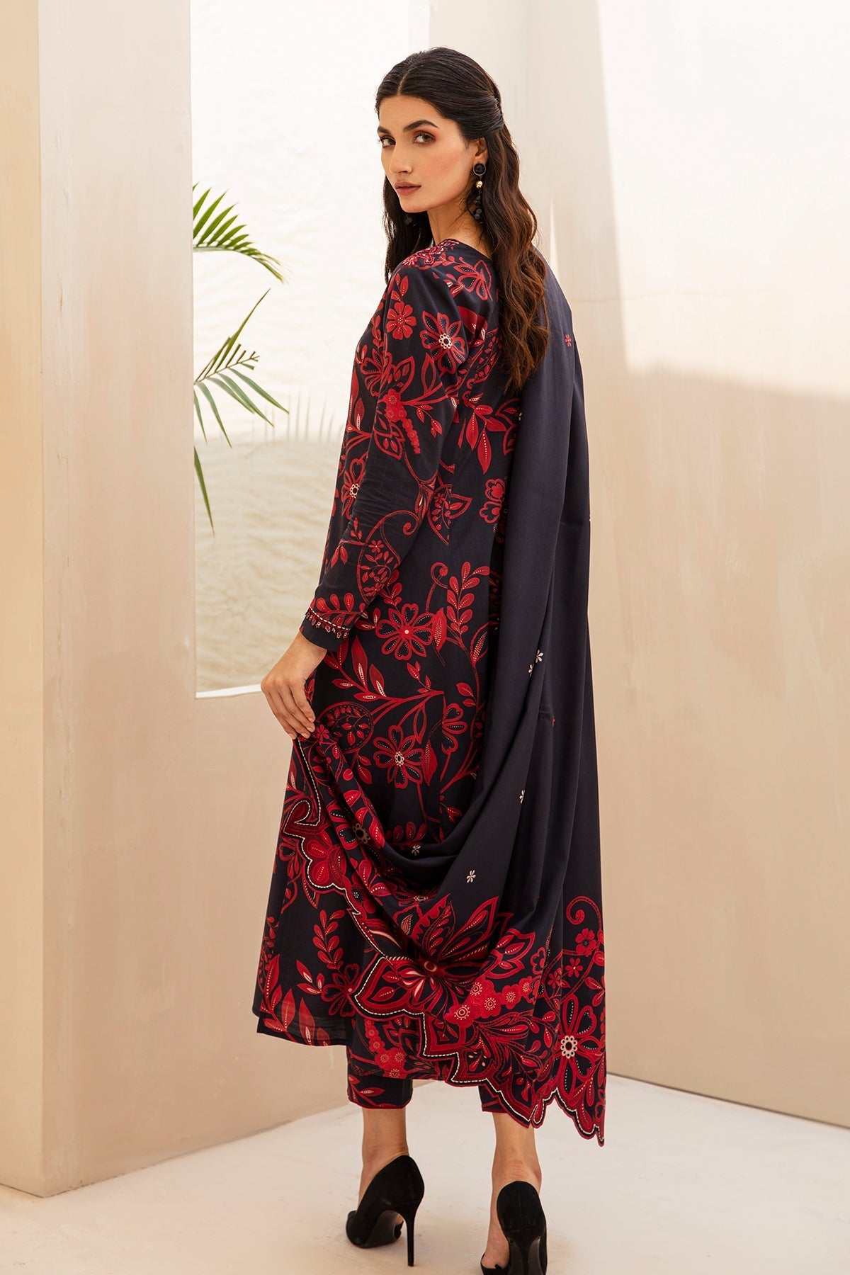 Baroque Prints 3-Piece Digital Print Viscose Suit with Printed Shawl.