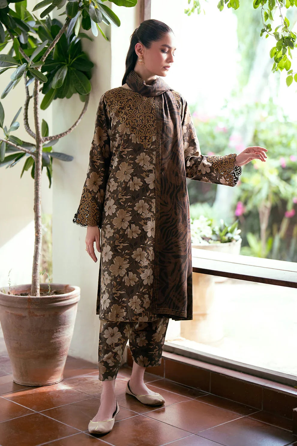 Baroque Prints 3-Piece Digital Print Viscose Suit with Printed Shawl.