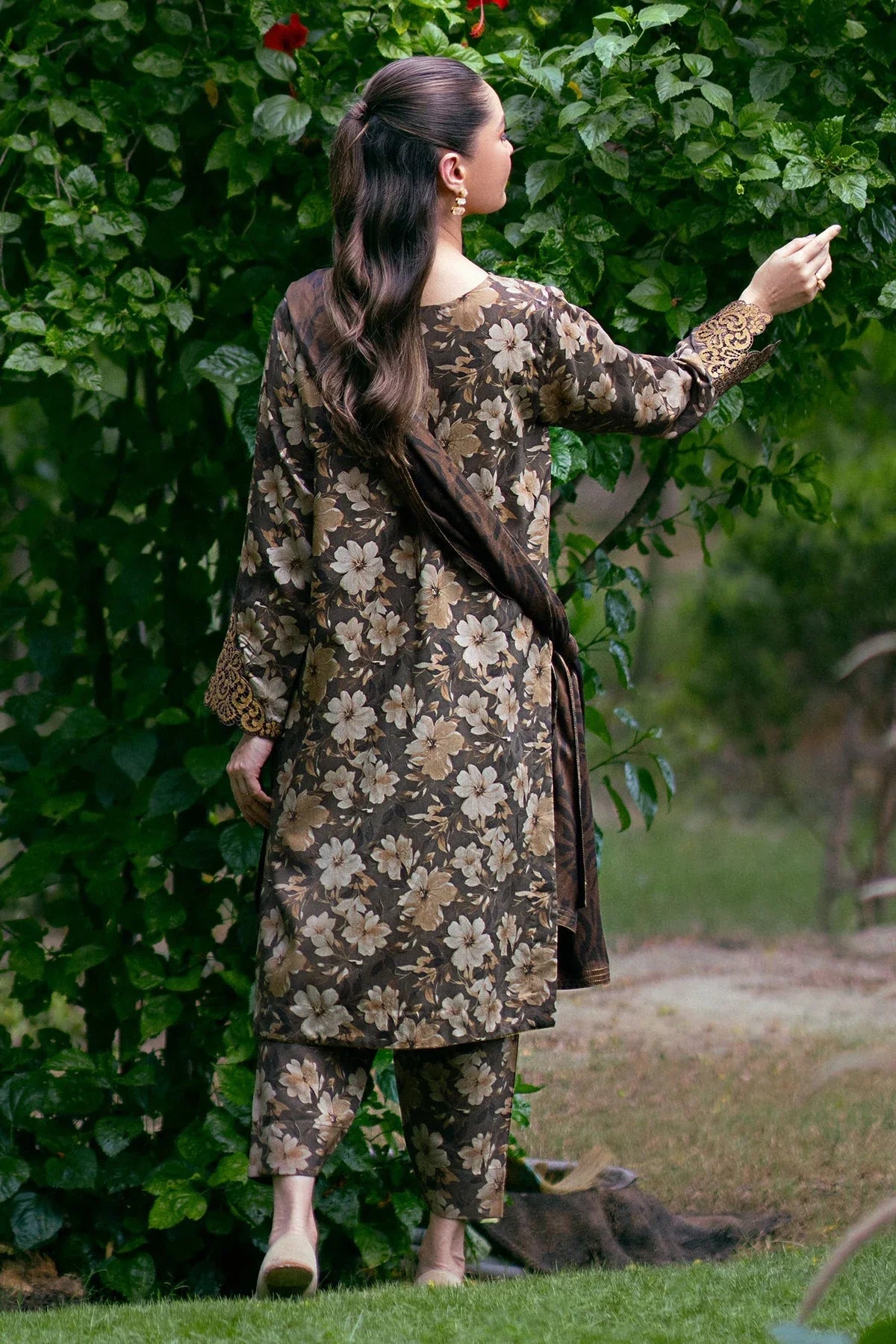 Baroque Prints 3-Piece Digital Print Viscose Suit with Printed Shawl.